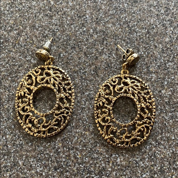 Earrings - Picture 1 of 2
